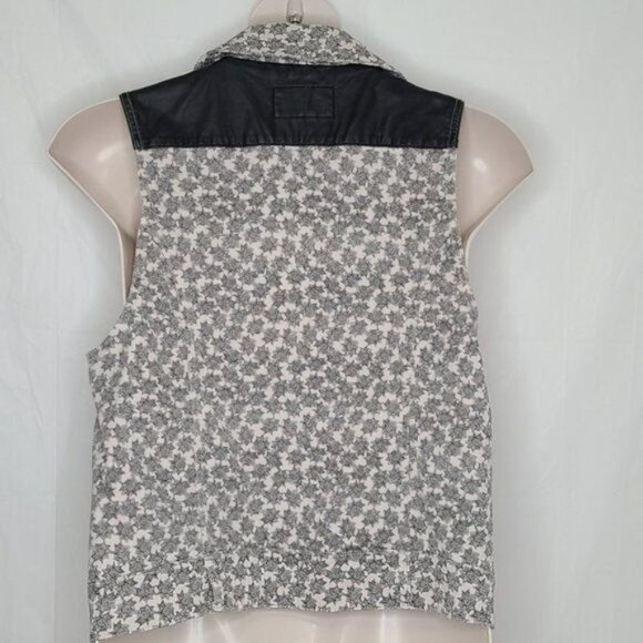 BCBGeneration Asymmetrical Sleeveless Vest - Picture 5 of 5